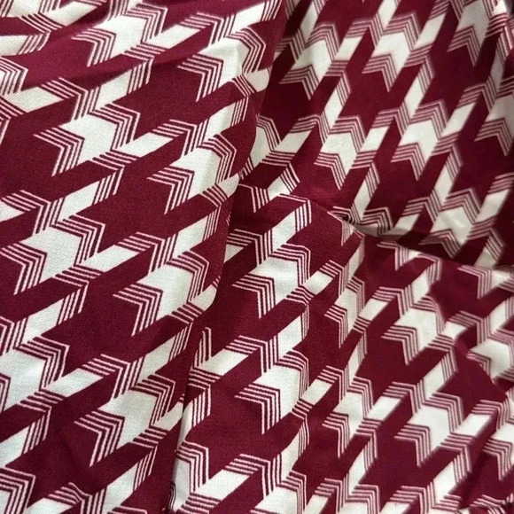 Milk & Honey Burgundy Houndstooth Top Size S - Picture 3 of 11
